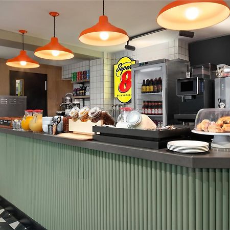 Super 8 By Wyndham Chester East Bagian luar foto