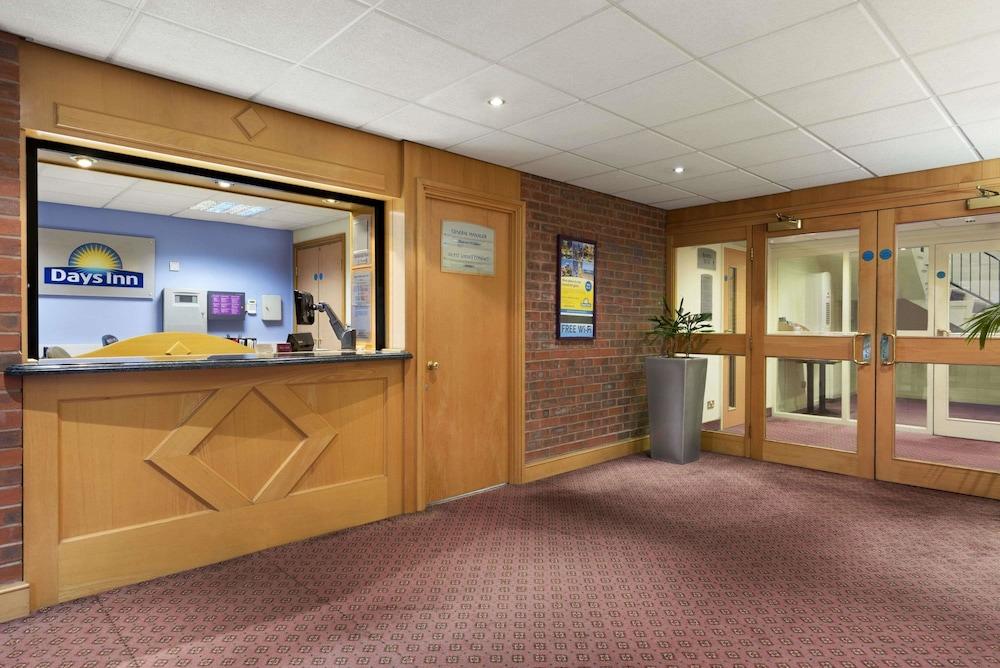 Super 8 By Wyndham Chester East Bagian luar foto
