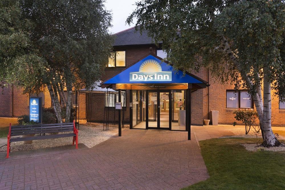 Super 8 By Wyndham Chester East Bagian luar foto