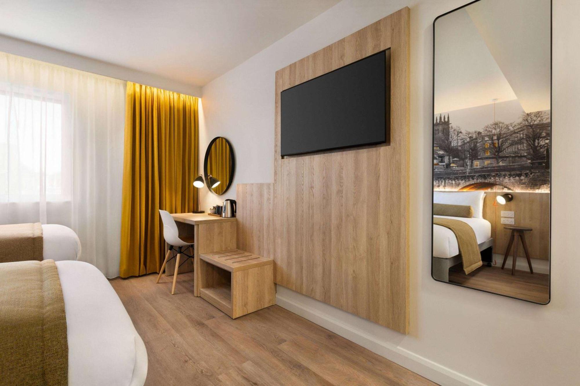 Super 8 By Wyndham Chester East Bagian luar foto
