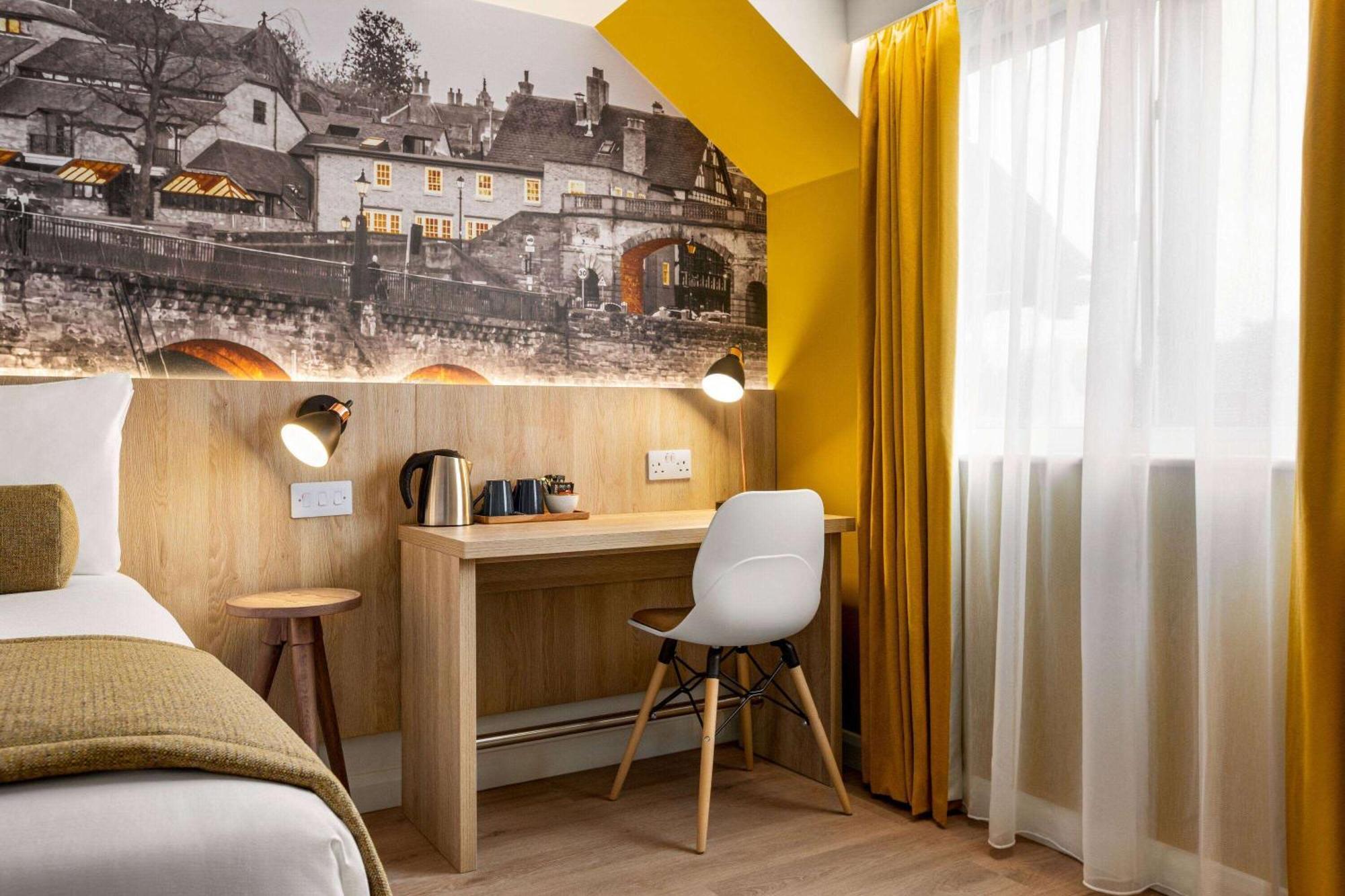 Super 8 By Wyndham Chester East Bagian luar foto