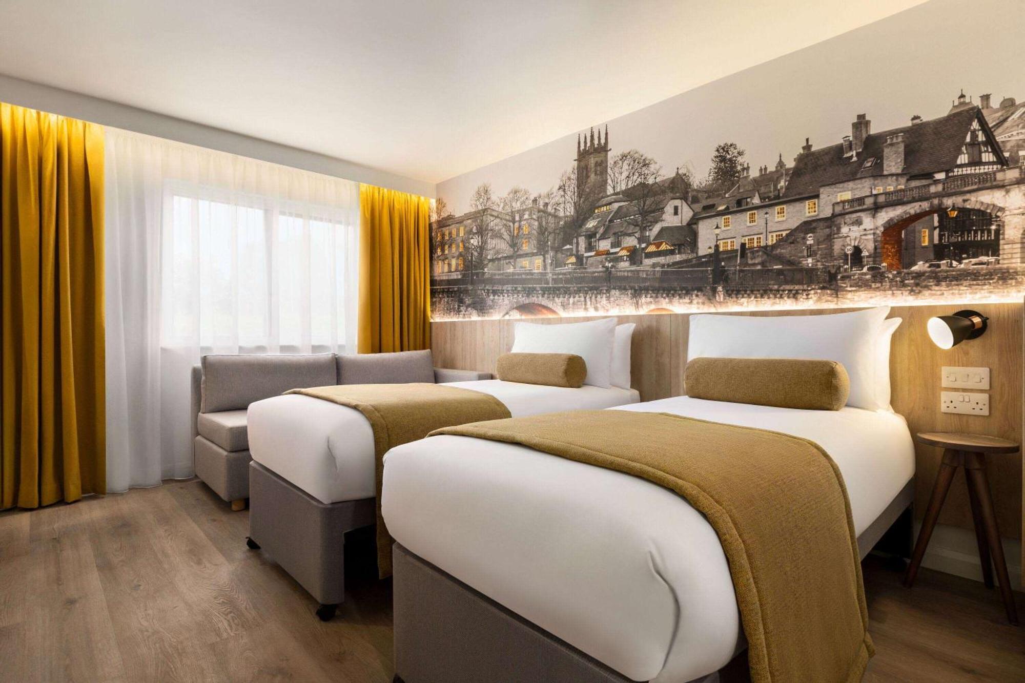 Super 8 By Wyndham Chester East Bagian luar foto