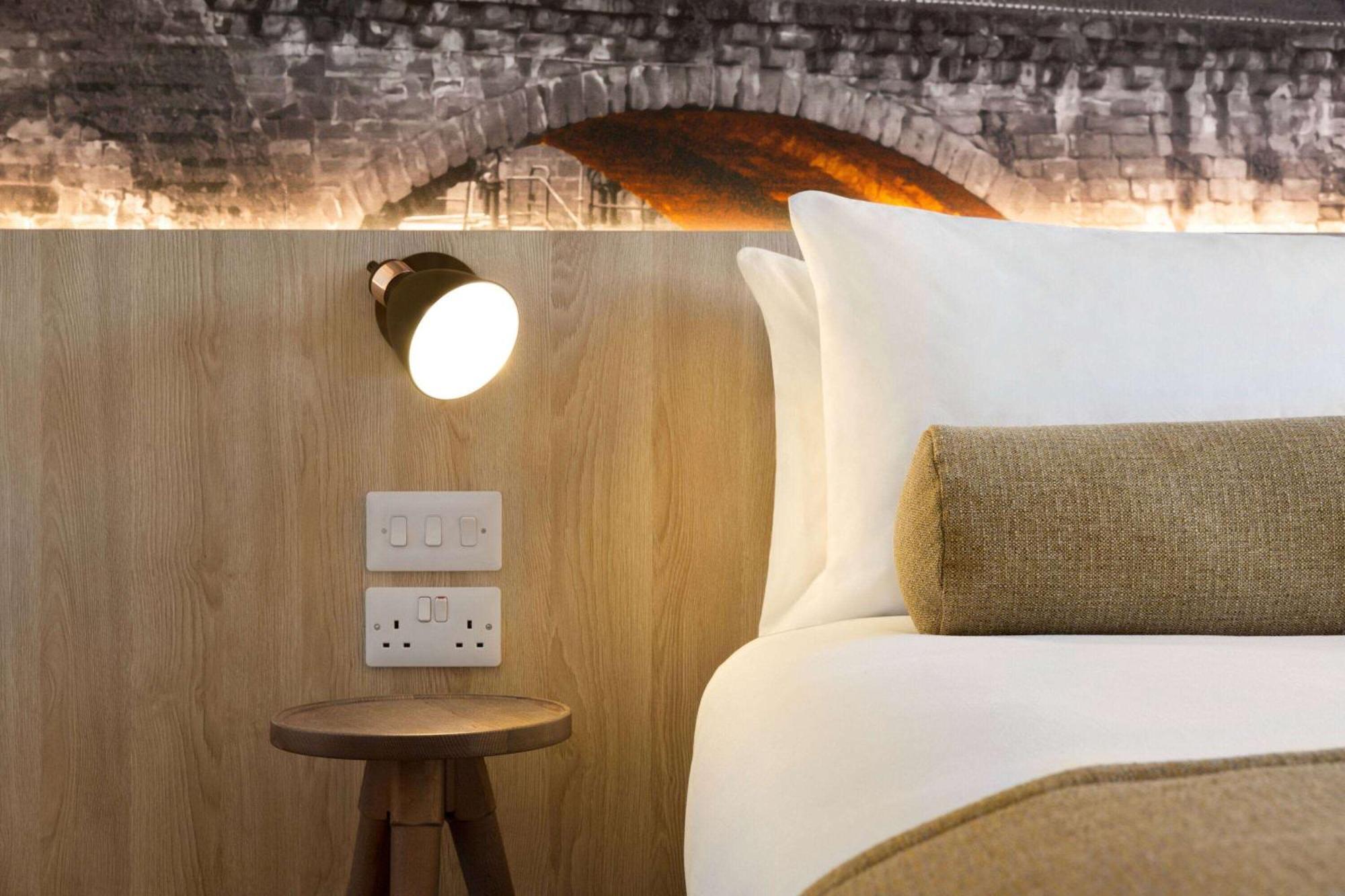 Super 8 By Wyndham Chester East Bagian luar foto